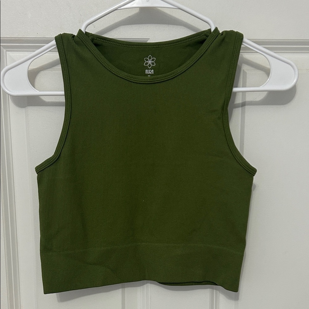 Aura Forest Green Ribbed Crop Top size medium/large scoop neck